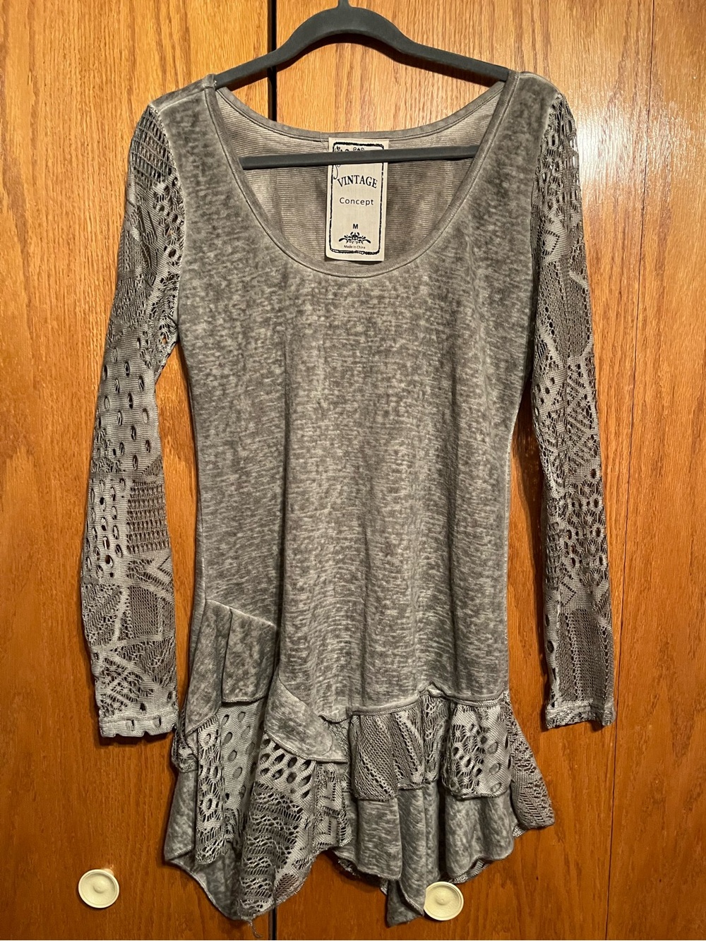 Vintage Concept Women's Gray Lace-Sleeve Tunic